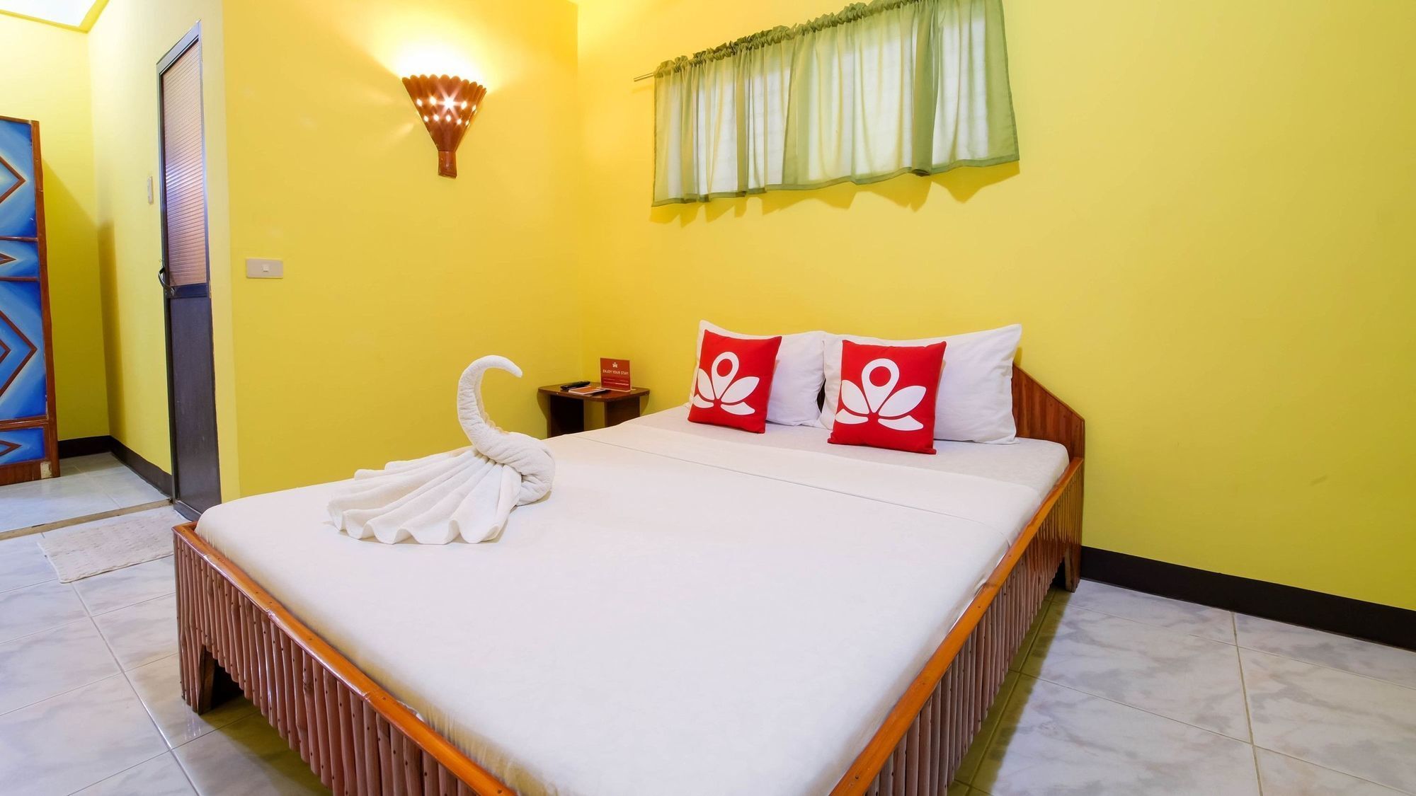 Zen Rooms White Beach Puerto Galera Exterior foto